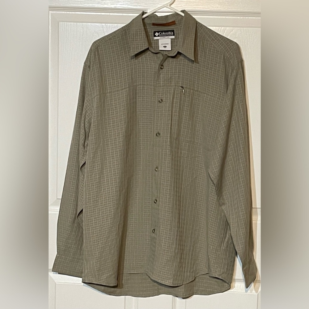 Columbia Size M Beige Checkered Button Down Shirt